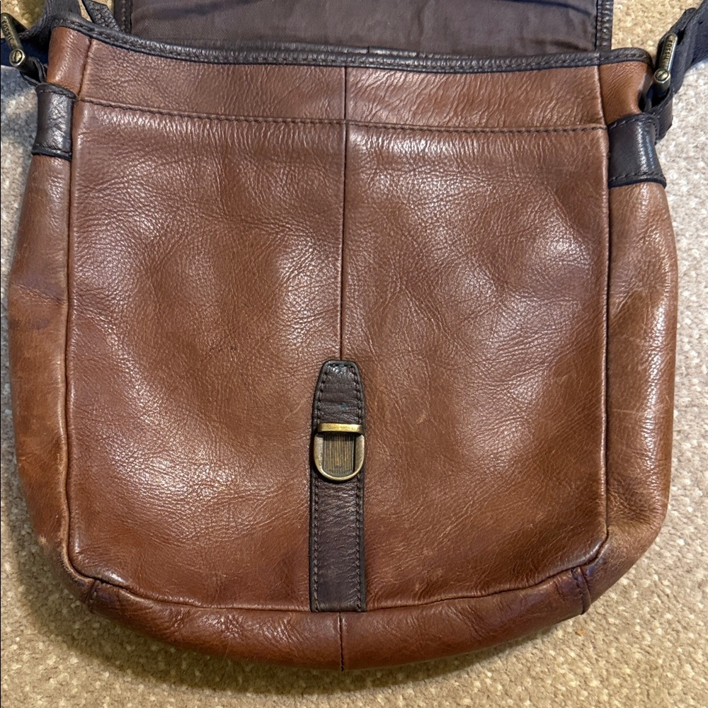 Fossil Brown Leather Vintage Messenger Bag with Dark Trim - Picture 5 of 16